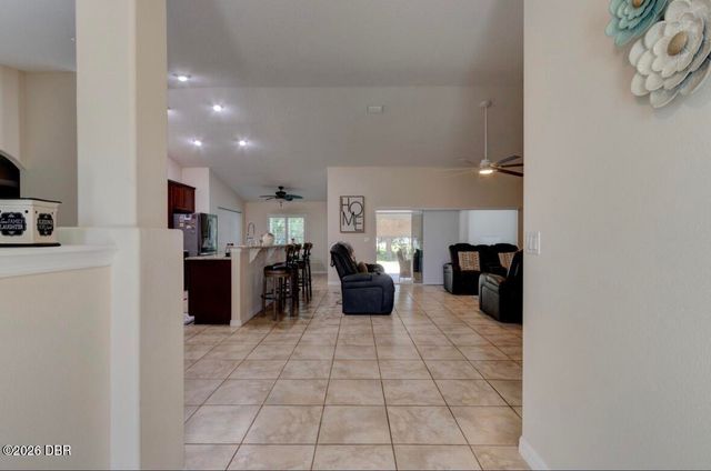 10 Lloshire Path, Palm Coast, FL 32164