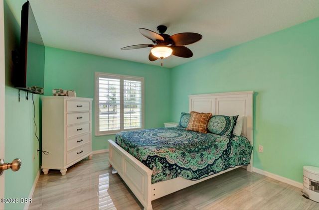 10 Lloshire Path, Palm Coast, FL 32164