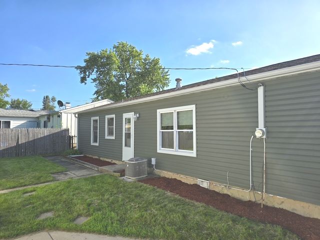 427 KENYON Avenue, Romeoville, IL 60446