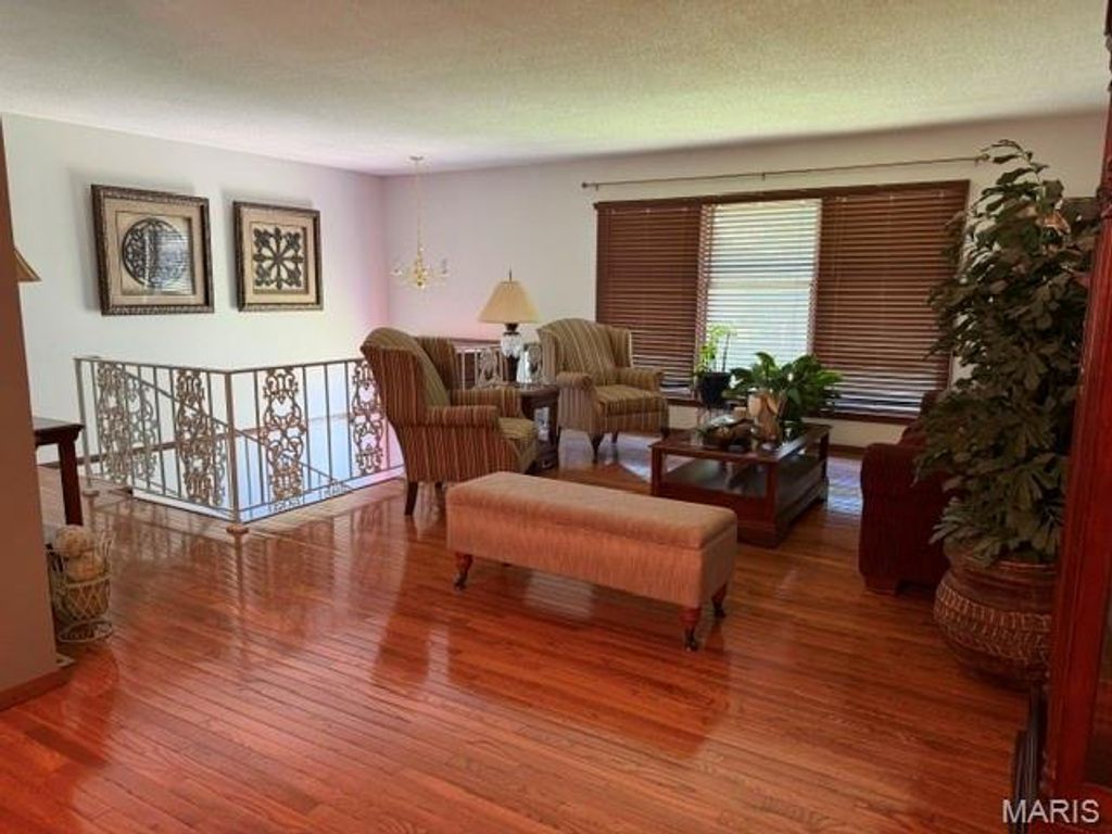 Image 11 of property listing at 858 Cambridge Drive, Sikeston, MO 63801