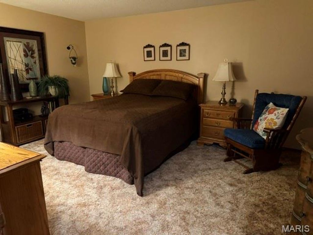 Image 21 of property listing at 858 Cambridge Drive, Sikeston, MO 63801
