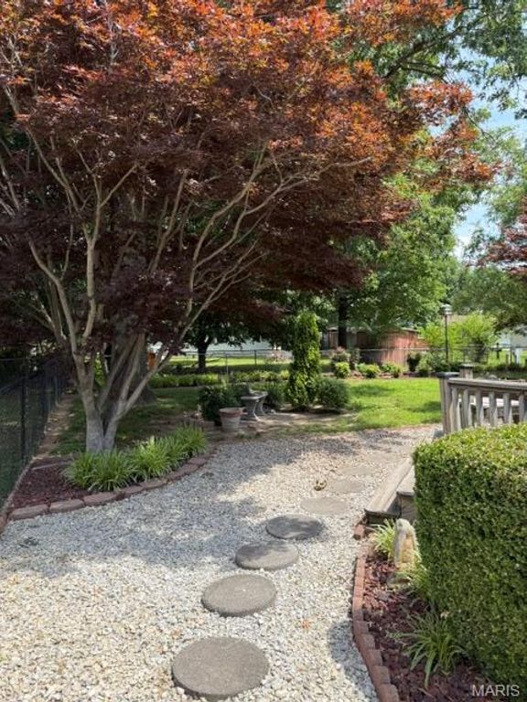 Image 7 of property listing at 858 Cambridge Drive, Sikeston, MO 63801