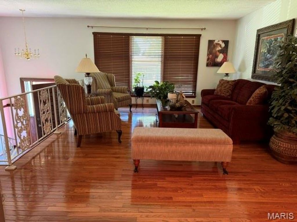 Image 10 of property listing at 858 Cambridge Drive, Sikeston, MO 63801