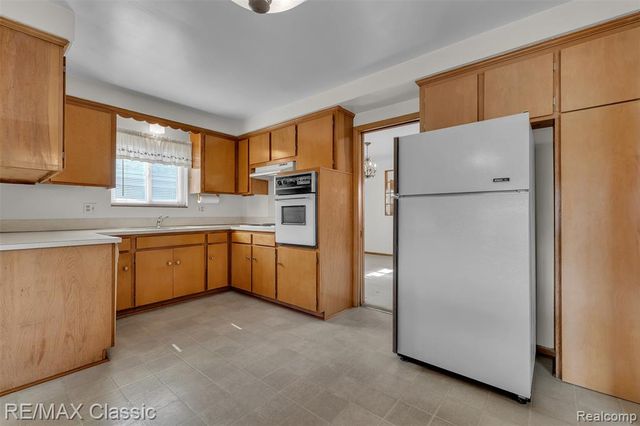 28804 Aline Drive, Warren, MI 48093