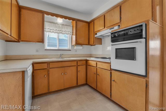 28804 Aline Drive, Warren, MI 48093