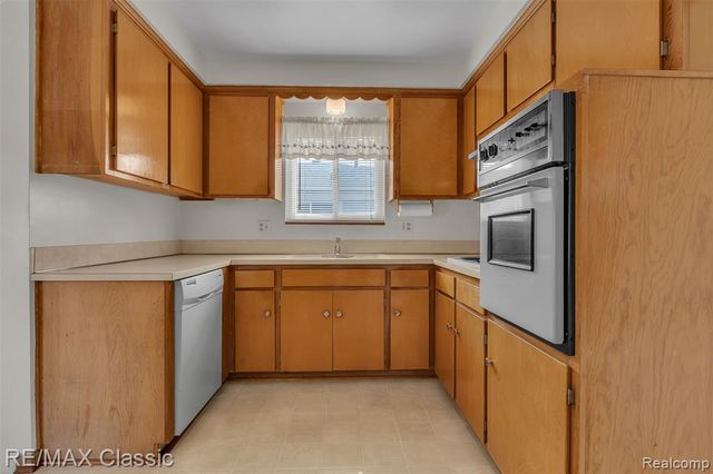 28804 Aline Drive, Warren, MI 48093