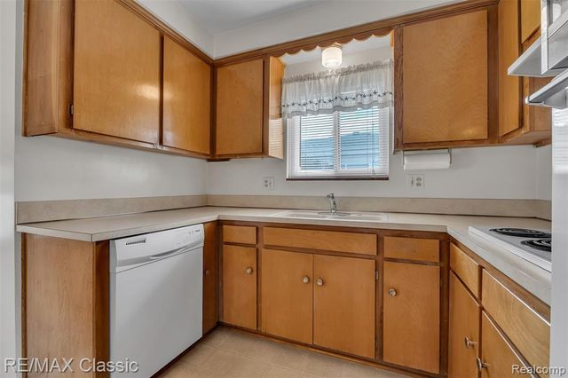 28804 Aline Drive, Warren, MI 48093