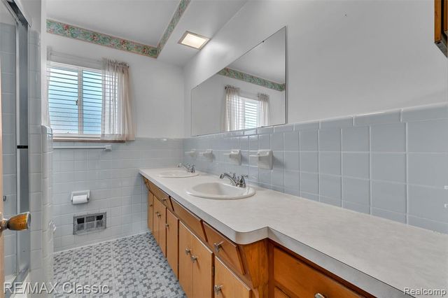 28804 Aline Drive, Warren, MI 48093