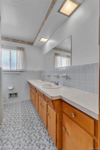 28804 Aline Drive, Warren, MI 48093