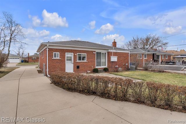 28804 Aline Drive, Warren, MI 48093