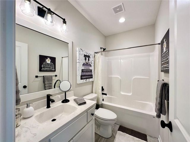 2762 SW 11th Terrace, Lee's Summit, MO 64081