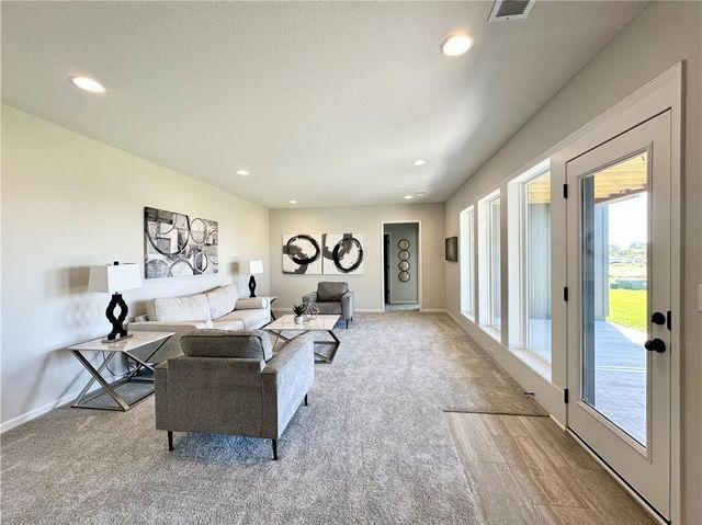 2762 SW 11th Terrace, Lee's Summit, MO 64081