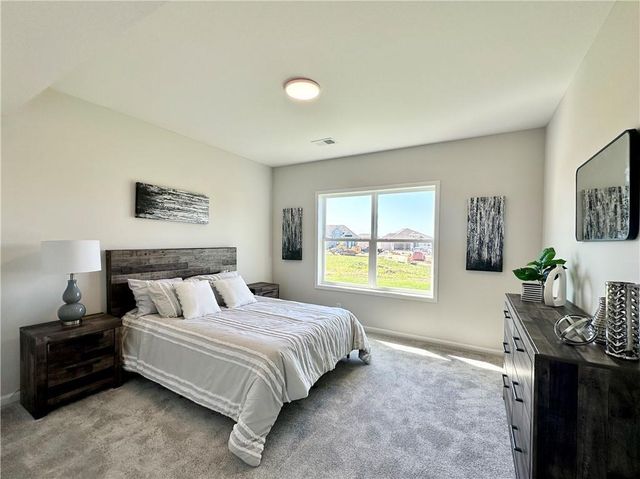 2762 SW 11th Terrace, Lee's Summit, MO 64081