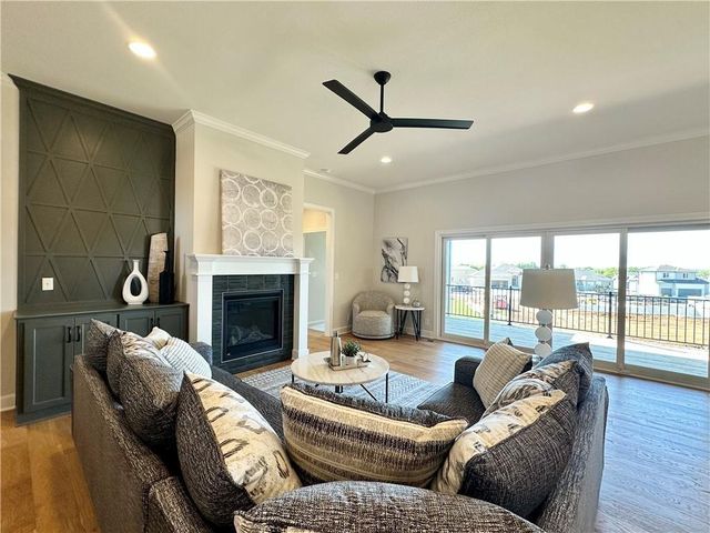 2762 SW 11th Terrace, Lee's Summit, MO 64081