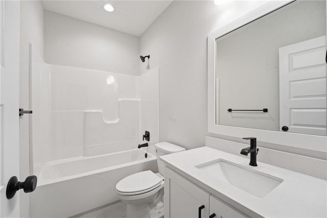 2762 SW 11th Terrace, Lee's Summit, MO 64081