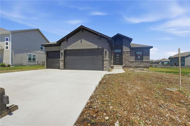 2762 SW 11th Terrace, Lee's Summit, MO 64081
