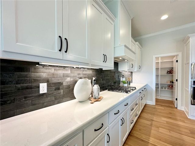 2762 SW 11th Terrace, Lee's Summit, MO 64081