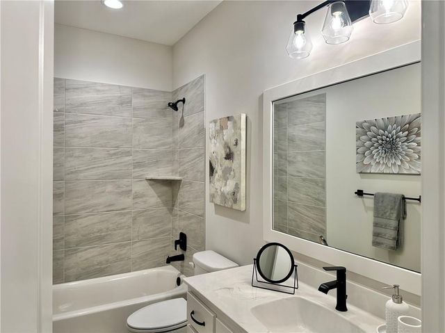 2762 SW 11th Terrace, Lee's Summit, MO 64081