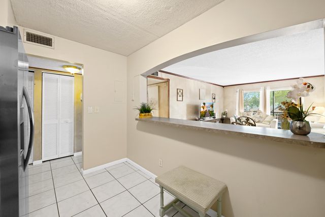 4278 NW 89th Avenue 204, Coral Springs, FL 33065