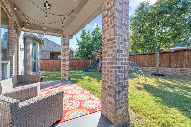 8221 Bayberry Avenue, Lantana, TX 76226