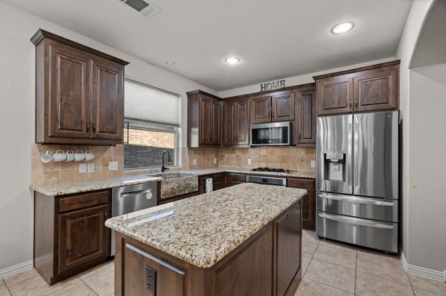 8221 Bayberry Avenue, Lantana, TX 76226