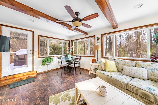 10 N Nottingham Way, Clifton Park, NY 12065