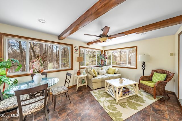 10 N Nottingham Way, Clifton Park, NY 12065