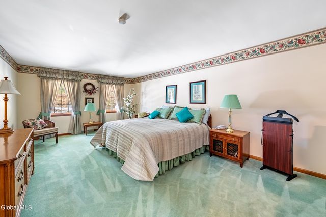 10 N Nottingham Way, Clifton Park, NY 12065