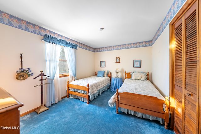 10 N Nottingham Way, Clifton Park, NY 12065