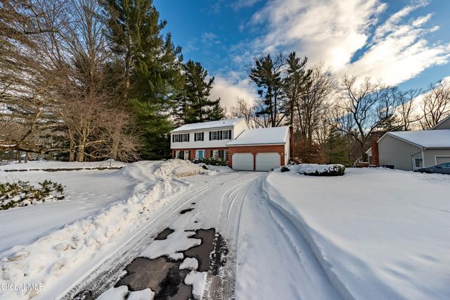 10 N Nottingham Way, Clifton Park, NY 12065