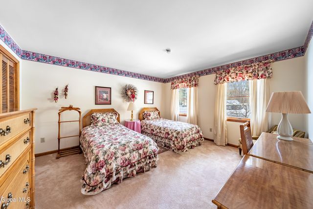 10 N Nottingham Way, Clifton Park, NY 12065