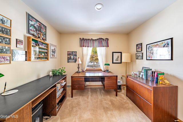 10 N Nottingham Way, Clifton Park, NY 12065