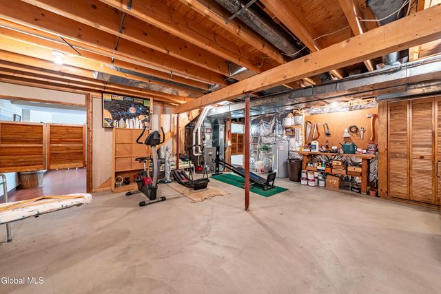 10 N Nottingham Way, Clifton Park, NY 12065