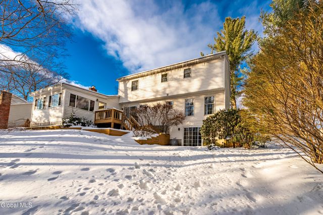 10 N Nottingham Way, Clifton Park, NY 12065