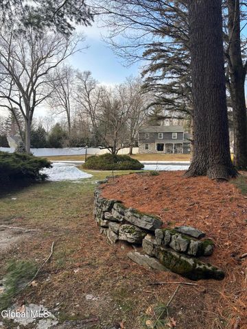 10 N Nottingham Way, Clifton Park, NY 12065