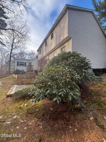 10 N Nottingham Way, Clifton Park, NY 12065