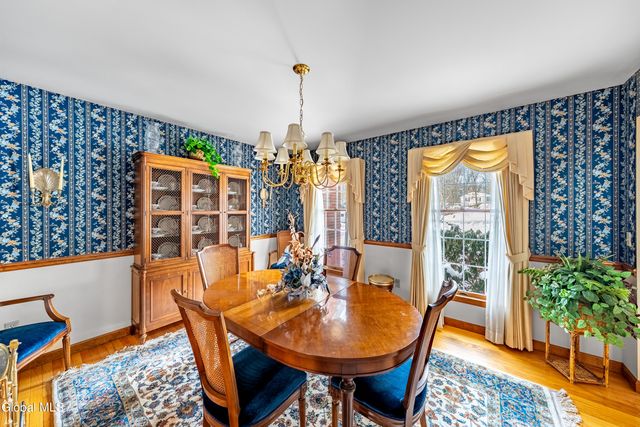 10 N Nottingham Way, Clifton Park, NY 12065