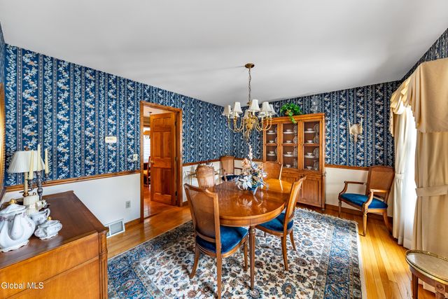 10 N Nottingham Way, Clifton Park, NY 12065