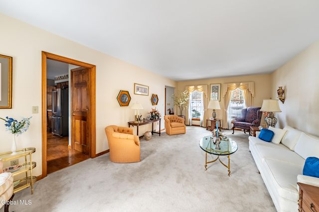 10 N Nottingham Way, Clifton Park, NY 12065