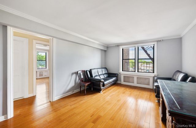 65-35 108 Street D5, Forest Hills, NY 11375