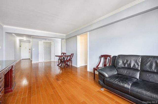 65-35 108 Street D5, Forest Hills, NY 11375