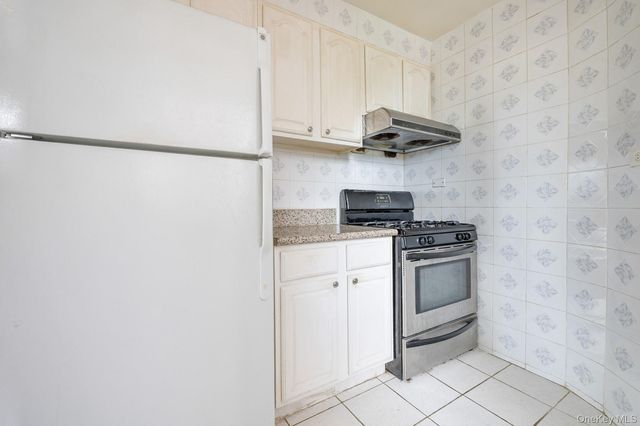 65-35 108 Street D5, Forest Hills, NY 11375