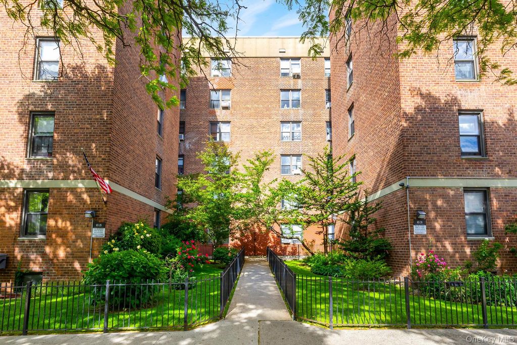 65-35 108 Street D5, Forest Hills, NY 11375