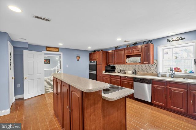 2103 GIBBONS CT, Waldorf, MD 20602