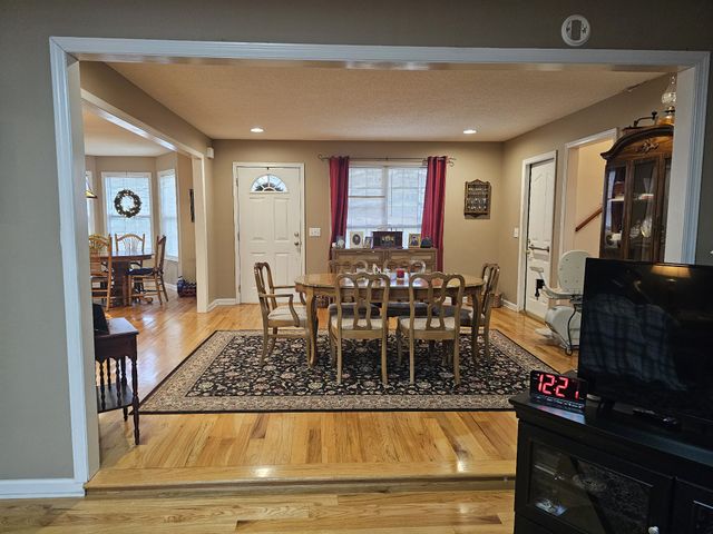 2411 Sherwood Rd, Sewanee, TN 37375