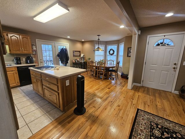 2411 Sherwood Rd, Sewanee, TN 37375