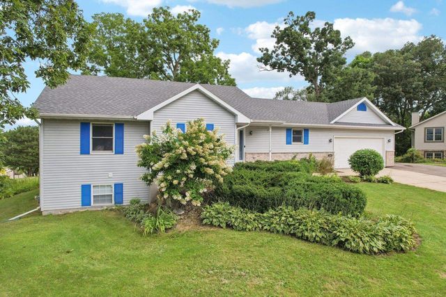 100 Oak Ridge Court, Deerfield, WI 53531