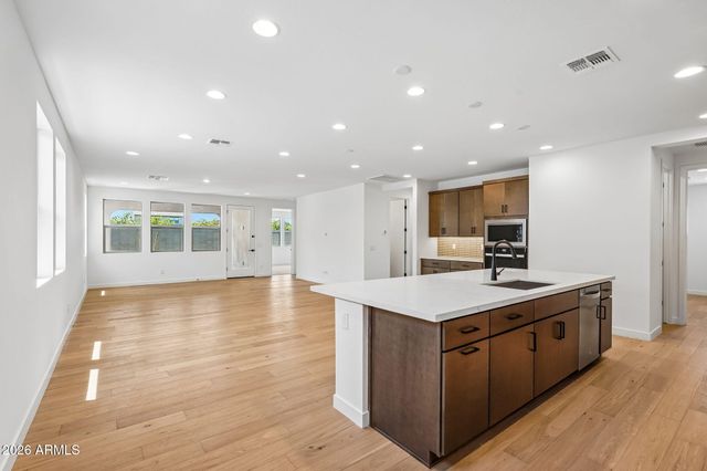 7953 W LOMA Lane, Peoria, AZ 85345