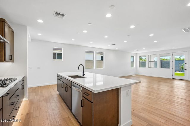 7953 W LOMA Lane, Peoria, AZ 85345