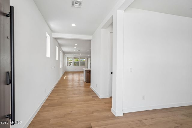 7953 W LOMA Lane, Peoria, AZ 85345